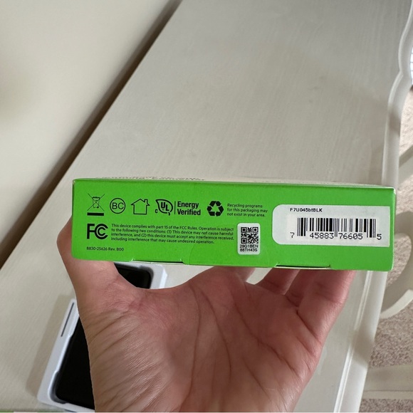 Studio by belkin ipad n iphone power bank for select models - Picture 4 of 5